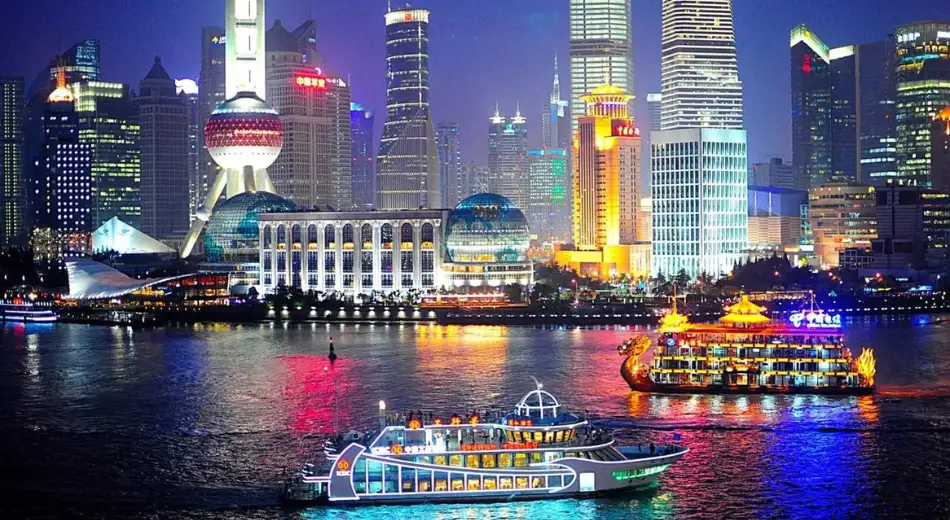 Du thuyền trên sông Hoàng Phố
