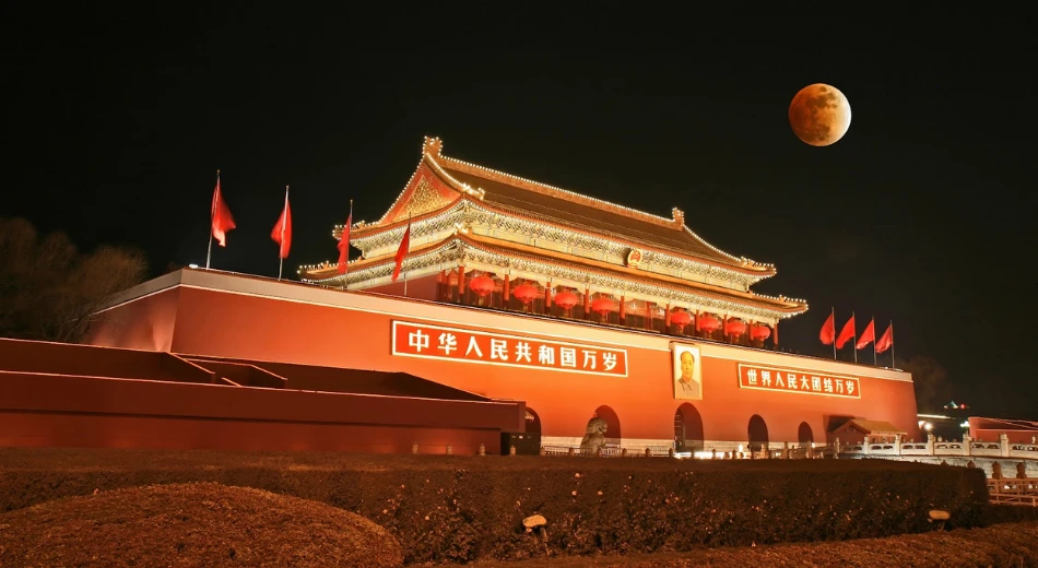 Ngắm cảnh đêm Ứng Thiên Môn