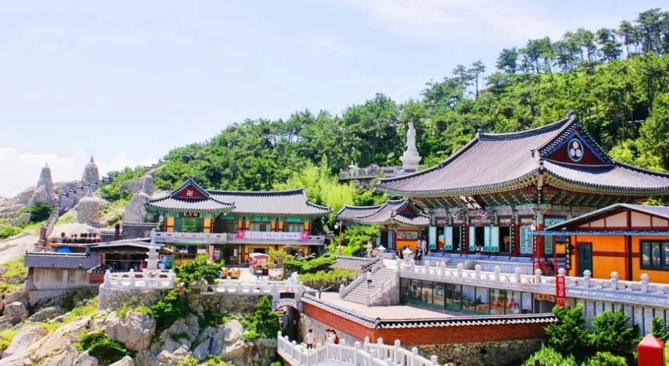 Ngôi chùa cổ bên bờ biển Busan